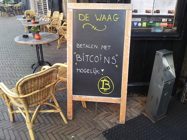 800px-De_Waag_Bitcoin