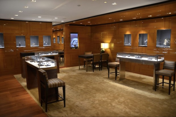 Louis-Vuitton-Marina-Bay-SG-watch-room-115