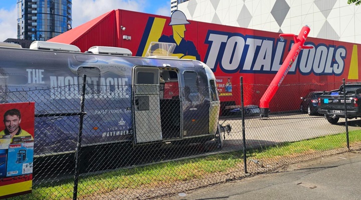 outside total tools store