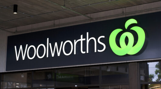 Woolworths supermarket sign in Byron Bay